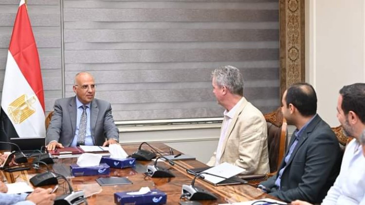 وزير الري يبحث مع شركة أسترالية إجراءات تطوير المنشآت المائية