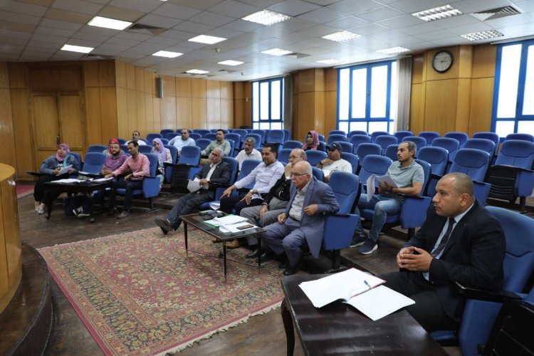 محافظ المنيا يترأس اجتماع مجلس إدارة المنطقة الصناعية