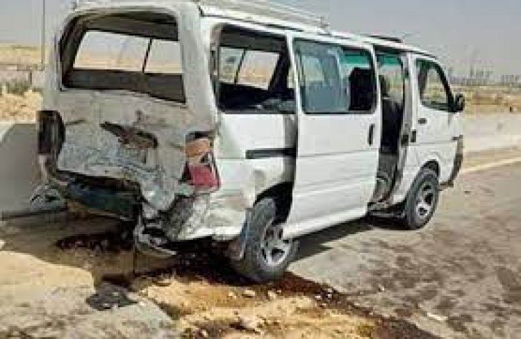 بالأسماء.. إصابة 17 شخصًا إثر إنقلاب سيارة ميكروباص بالكيلو 40 بطريق وادي العلمين