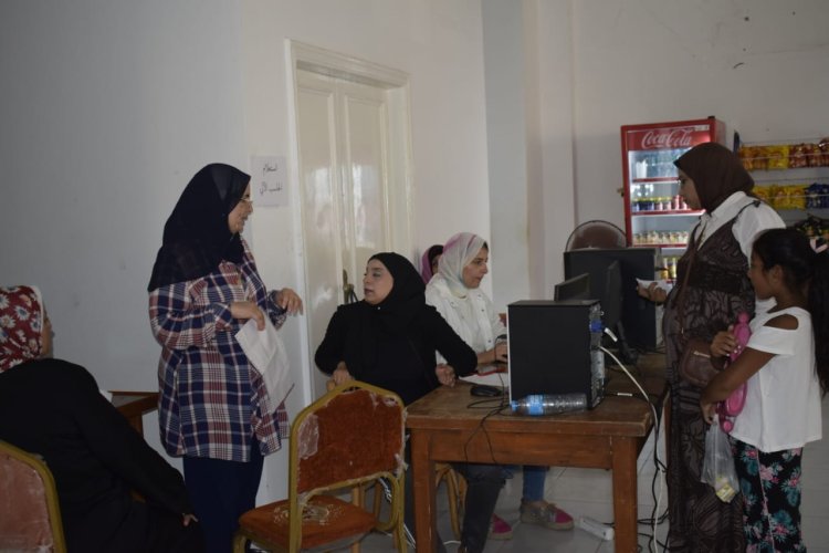 محافظ بورسعيد: استمرار العمل في توزيع بطاقات بدل منطقة حرة «كارت ميزة» لأصحاب المعاشات