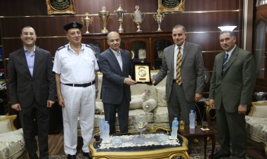 محافظ كفر الشيخ يكرم مدير الأمن السابق ويهنئ الجديد