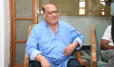 صلاح عبد الله يكشف علاقته بالمسرح في ندوة توقيع كتابه.. صور