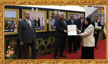 محافظ الوادي الجديد يكرّم عددًا من القيادات التنفيذية بالمحافظة