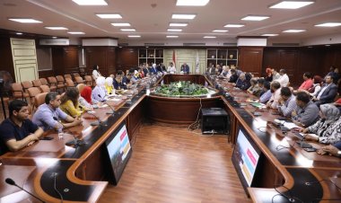 محافظ بني سويف يناقش سبل الاستفادة من نموذج تنمية قرية الهرم وعزبة أبو النور بالواسطي