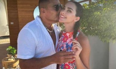 هل يعيش عمرو دياب قصة حب جديدة؟.. صورة رومانسية