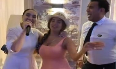 شاهد رقص زينة ونادية الجندي في الساحل الشمالي.. فيديو