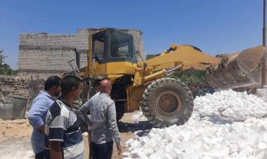 إزالة ٥٠ حالة تعد على أراض زراعية وبناء مخالف في ٥ مراكز بالمنيا