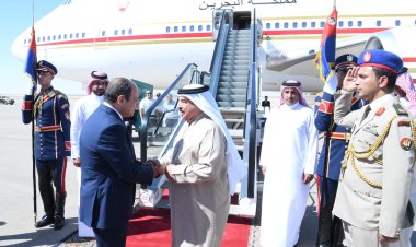 الرئيس السيسي يودع عاهل مملكة البحرين لدى مغادرته مدينة العلمين