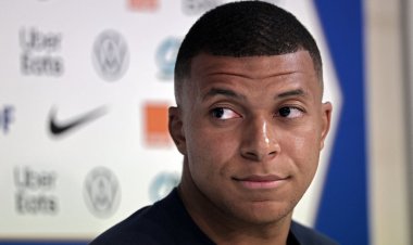 تفاصيل جديدة بشأن أزمة باريس سان جيرمان مع كيليان مبابي