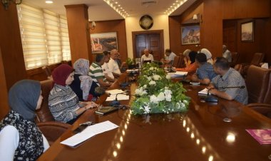 محافظ بورسعيد يوجه بتكثيف الأعمال في مشروعات تطوير ورفع كفاة الطرق