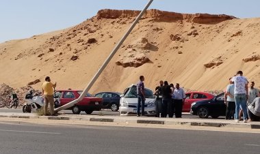 تهشم سيارة وإصابة مُسن في حادث اصطدام سيارته بعامود إنارة بالمقطم
