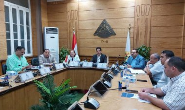 استعدادًا للعام الجديد.. القائم بأعمال رئيس جامعة بنها يناقش الخطة الاستثمارية وأعمال الصيانة