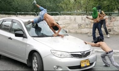عاجل| الاحتلال يجبر 6 عائلات على مغادرة مساكنهم.. ومستوطن يدهس فلسطيني