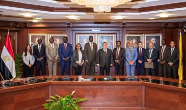  حسن عبد الله يستقبل وفدًا من البنك المركزي لجنوب السودان