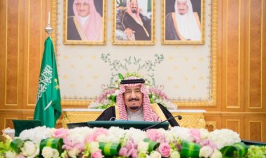 خادم الحرمين الشريفين يترأس جلسة مجلس الوزراء بقصر السلام