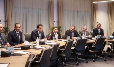 وزير الصحة يلتقي رئيس مجمع الإصدارات الذكية والمؤمنة لبحث سبل الاستفادة من قدرات المجمع