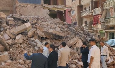 النيابة تعاين موقع انهيار عقار مكون من 3 طوابق بالمنيا ( صور)