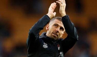 خلفا لـ«لوبتيجي».. «جاري أونيل» مدربا جديدا لفريق وولفرهامبتون 