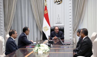 السيسي يجتمع مع مدبولي ووزيري الكهرباء والبترول لمتابعة أزمة الكهرباء