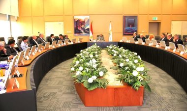 وزير الطيران يجتمع مع أعضاء اللجنة الأمنية العليا بمقر الوزارة بالعاصمة الإدارية