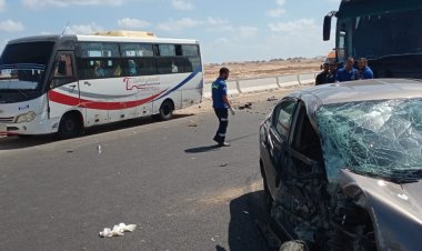 بالصور...إصابة شخصين ن في حادث تصادم أتوبيس بسيارة ملاكى أعلى طريق إسكندرية- مطروح الساحلى