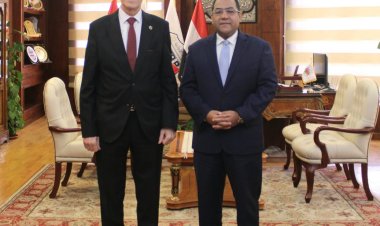 المستشار حافظ عباس يستقبل رئيس الجهاز المركزي للتنظيم والإدارة بمقر النيابة الإدارية