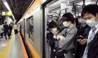 تكنولوجيا اليابان.. ابتكار شاشة تتتحدث 12 لغة بمحطة مترو