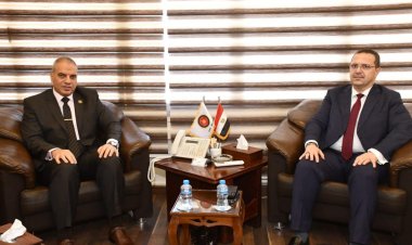 معاون وزير الإسكان يتابع مع رئيس هيئة "تعاونيات البناء والإسكان" سير العمل