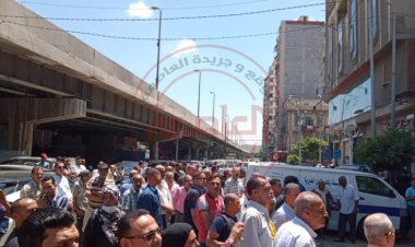 أعداد غفيرة في جنازة والدة أحمد شيبة ويعلق: الصحفيين على راسي وضيوفي