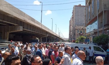 الصور الأولى من تشييع جثمان والدة أحمد شيبة بالإسكندرية