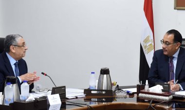 رئيس الوزراء يلتقي بوزير الكهرباء لمتابعة ملفات العمل