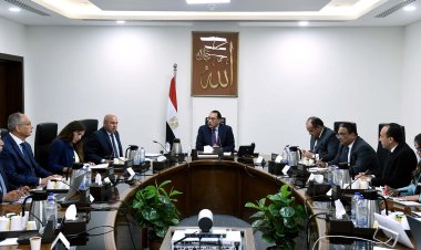رئيس الوزراء يستعرض إجراءات تعظيم تجارة الترانزيت وإعادة التصدير