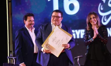 وزيرة الثقافة تُسلم جوائز الدورة 16 من المهرجان ‏القومى للمسرح «دورة عادل إمام»