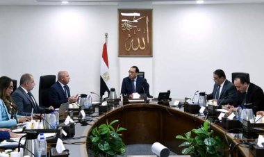 رئيس الوزراء يستعرض خطة تطوير النقل النهري 