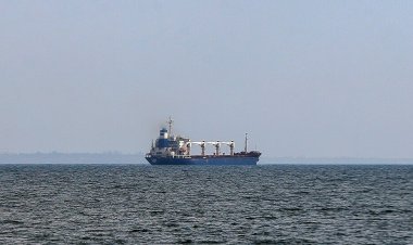 خروج أول سفينة من ميناء أوديسا عبر الممر المؤقت لأوكرانيا