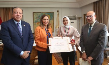 وزيرة الثقافة تُكرم الطفلة حبيبة الفائزة بجائزة إيفاك اليابانية العالمية