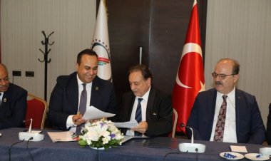رئيس الرعاية الصحية يوقع مذكرة تفاهم مع جمعية البلدان التركية والعربية