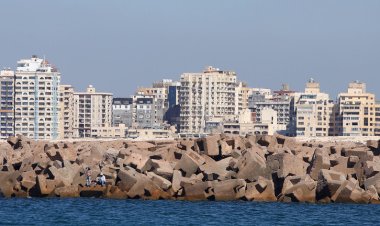 سياحة الإسكندرية ترفع الرايات الحمراء والصفراء وتوجه تحذيرات عاجلة