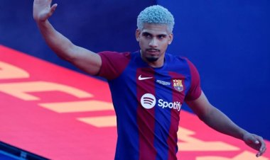 برشلونة يعلن إصابة مدافعه رونالد أراوخو