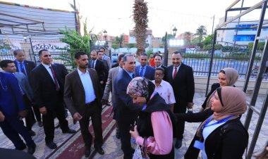 نقيب المحامين يجري جولة تفقدية لمبنى النقابة بالسويس| صور