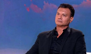 "مجتمع يعج بالأمراض النفسية".. عباس أبو الحسن يدعم منى زكي بعد الهجوم على فيلم "الست"