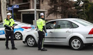 «مرضيش يروحه البيت».. سائق أجرة يلقن رجل مغربي علقة موت (فيديو)