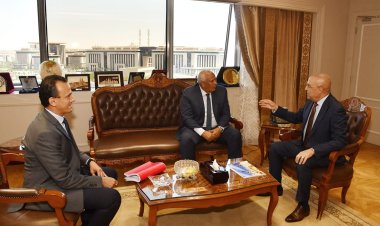 وزير الإسكان ومحافظ الوادى الجديد يتابعان موقف المشروعات الجارى تنفيذها بالمحافظة