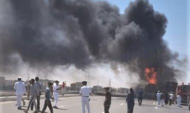 عاجل| انقلاب واحتراق شاحنة نقل مواد بترولية بالضبعة..  وسقوط ضحايا