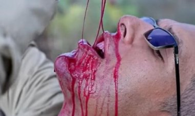 مغامر يأكل ثمرة تتغذي على جثث الموتي