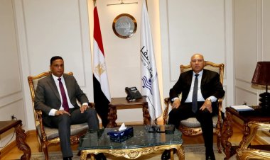 كامل الوزير يتابع مع محافظ الدقهلية الموقف التنفيذي لمشروعات "النقل"