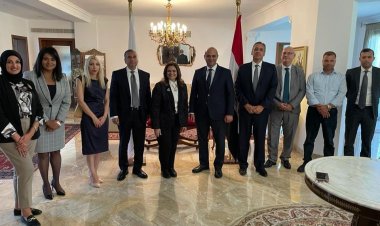 وزيرة الهجرة تعقد مباحثات ثنائية مع وزير العمل القبرصي لتعزيز التعاون المشترك