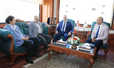 محافظ سوهاج يلتقي وفد وزارة الثقافة استعدادًا لإطلاق مشروع «سوهاج بلد الثقافة والفنون»