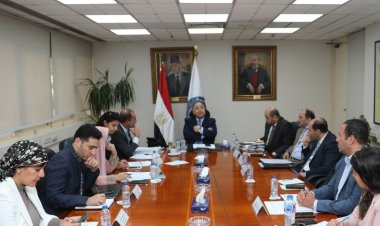 وزير المالية يجتمع باللجنة العليا للاستعداد لاجتماعات البنك الآسيوي