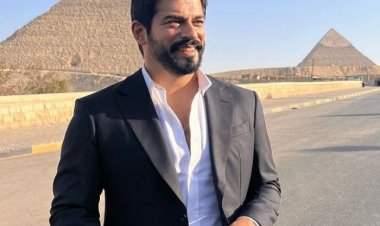 بوراك يبدأ جولته في مصر بزيارة الأهرامات (صور)
